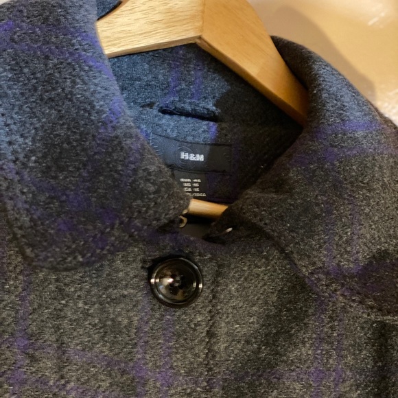 Beautiful warm coat that your closet is missing - Picture 2 of 5